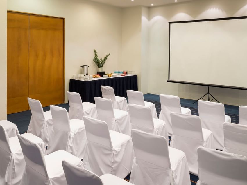 Theatre set-up with a refreshment corner and projector screen in the Milan Venue at Real Inn San Luis Potosi
