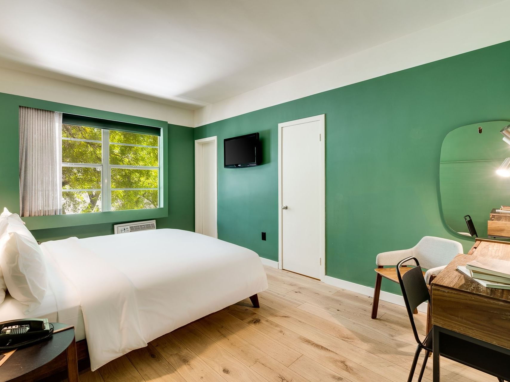 Standard King Room with cable TV at Greenview Boutique Hotel