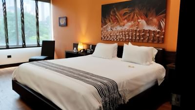 Premium Suite with a king bed & lamps at Diez Hotel Categoría