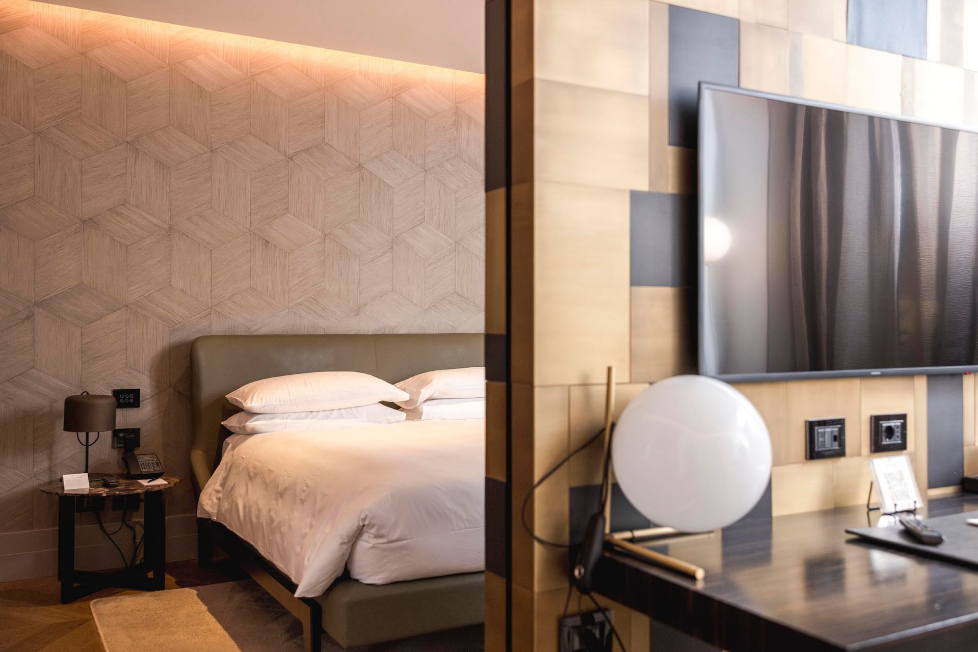 Interior & decor featuring TV & king bed in Deluxe Suite at Margutta 19