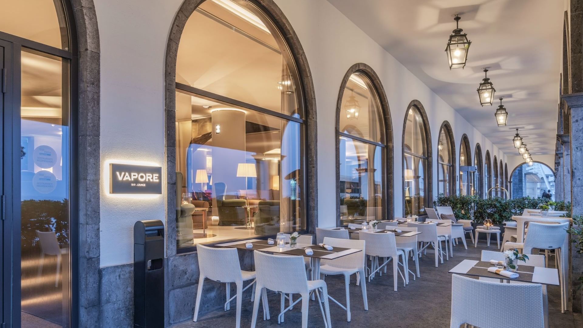 An outdoor fancy dining area of Vapore at Grand Hotel Açores Atlântico