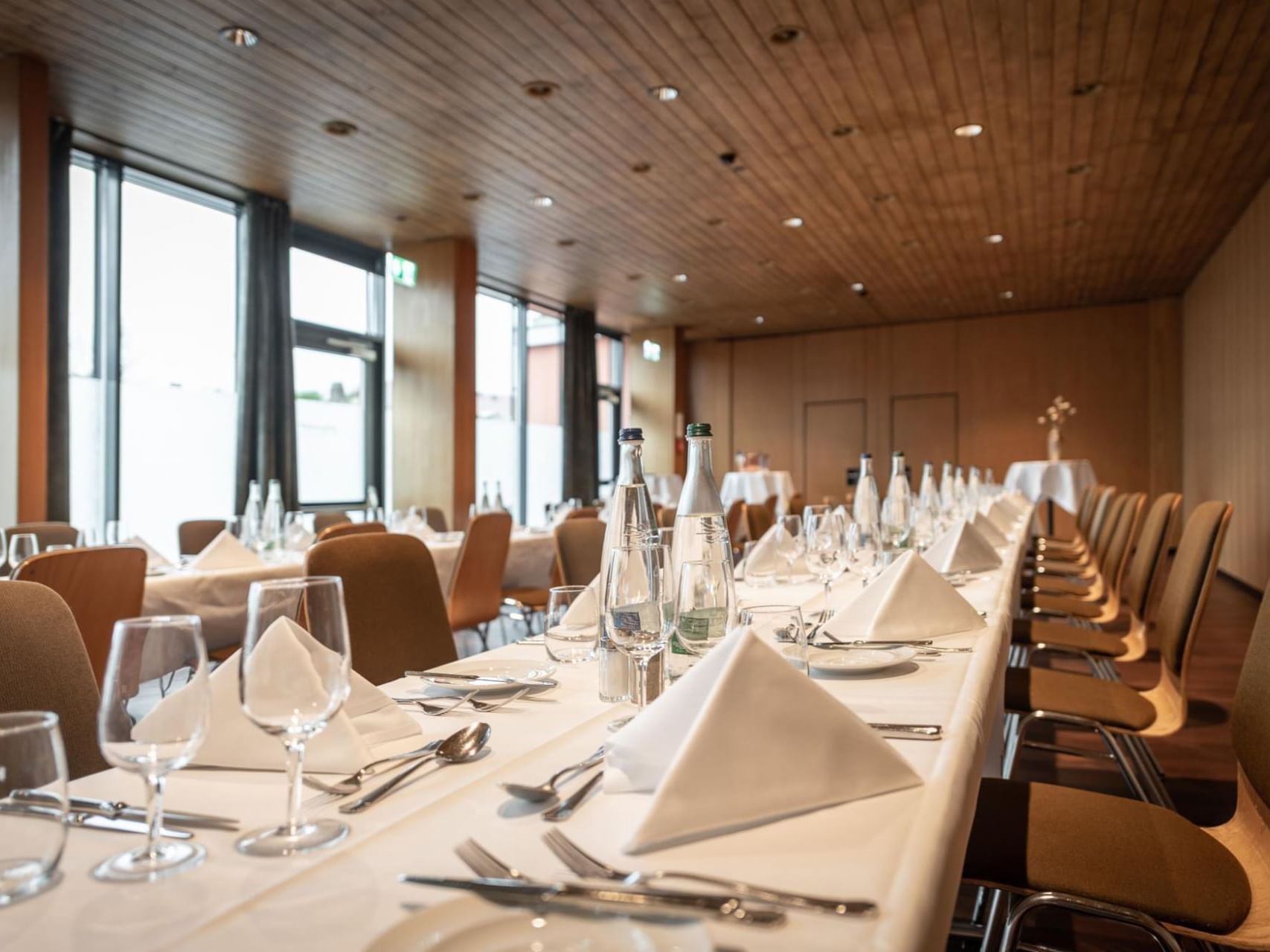 Dining table set-up in Uetlisaal at Best Western Hotel Spirgarten​​