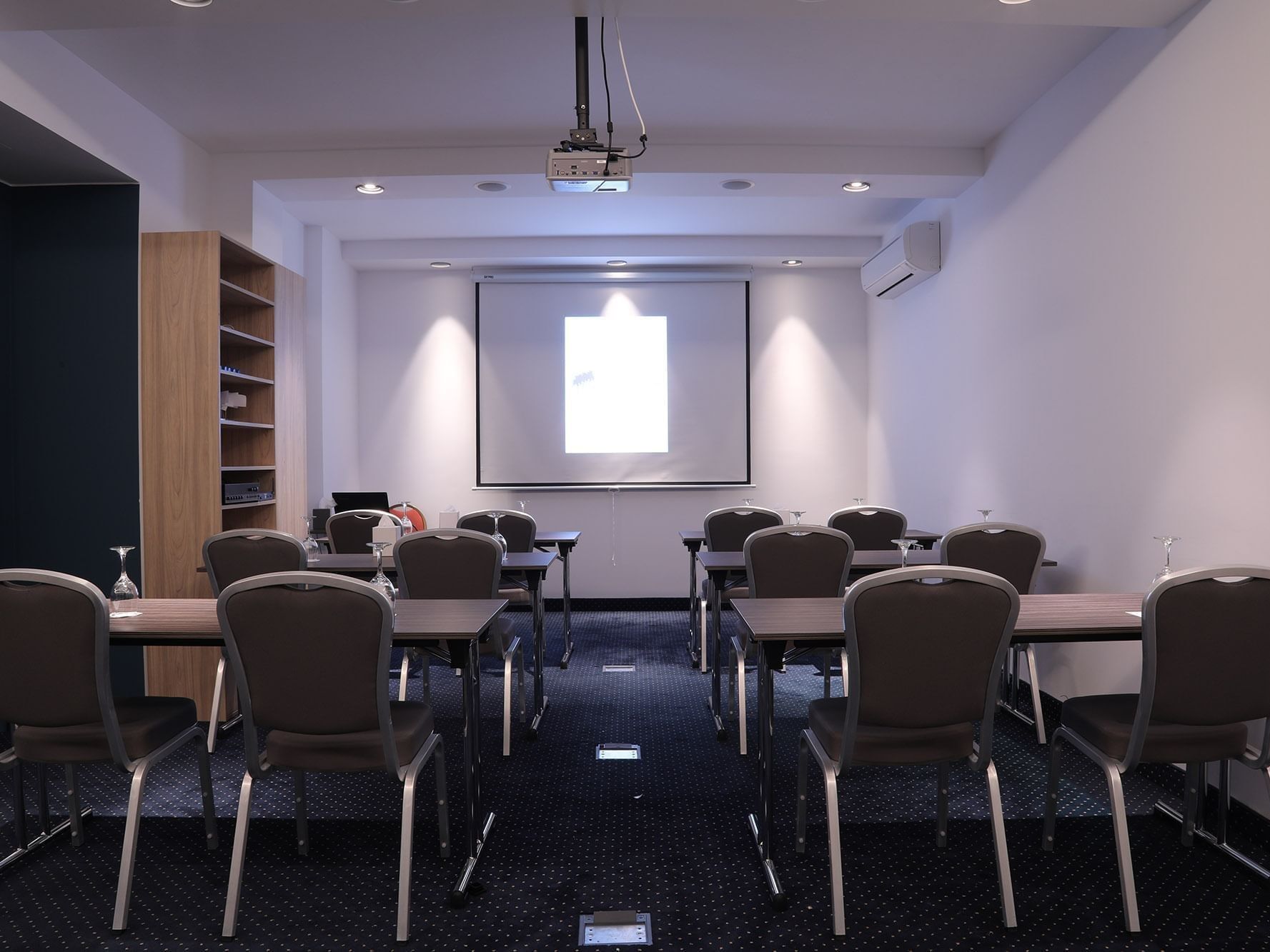 Classroom set-up facing the projector screen in 7th Ciel meeting room at Warwick Palm Beach Hotel