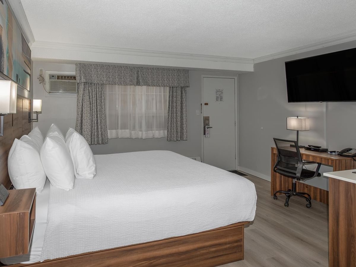 King bed and kitchenette.