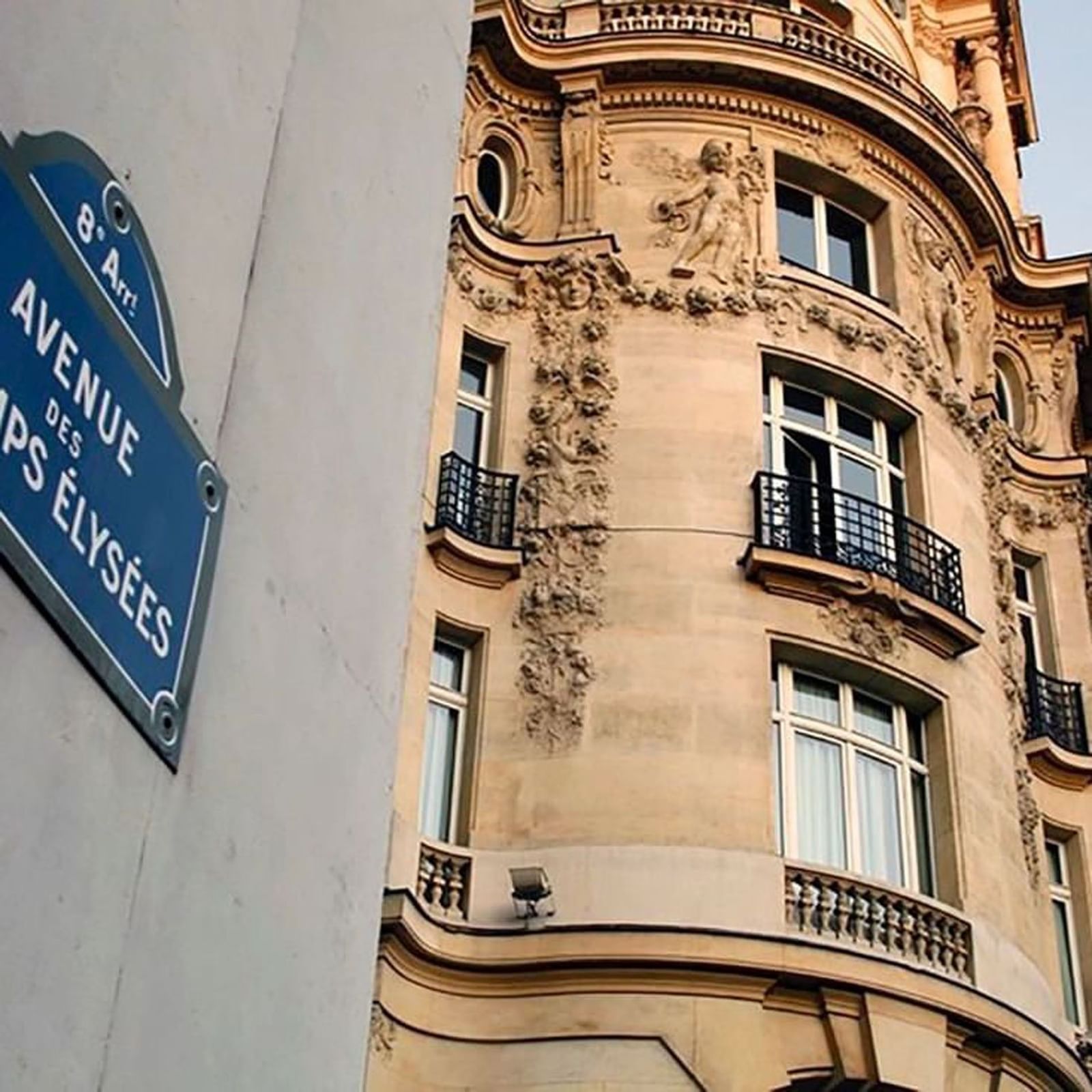 champs-elysees-avenue-board_square