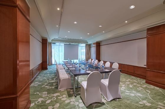 U-shaped table in a Meeting Room with carpeted floors at Federal Hotels International