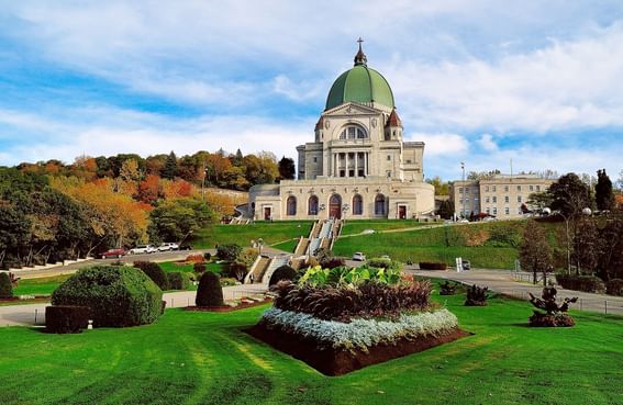 Saint Joseph's Oratory of Mount Royal near Ruby Foo's Hotel