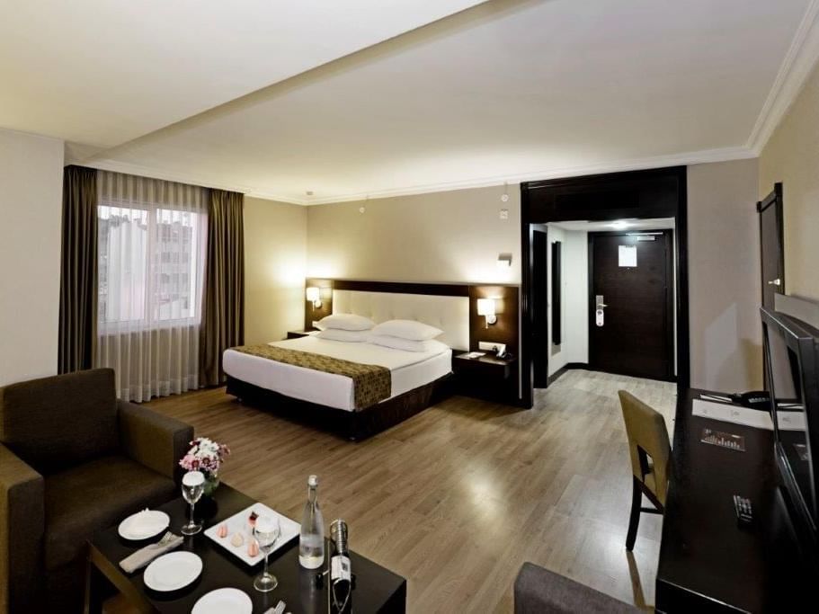 Experience Istanbul in luxury: Eresin Topkapi Junior Suite. Book your spacious escape today!