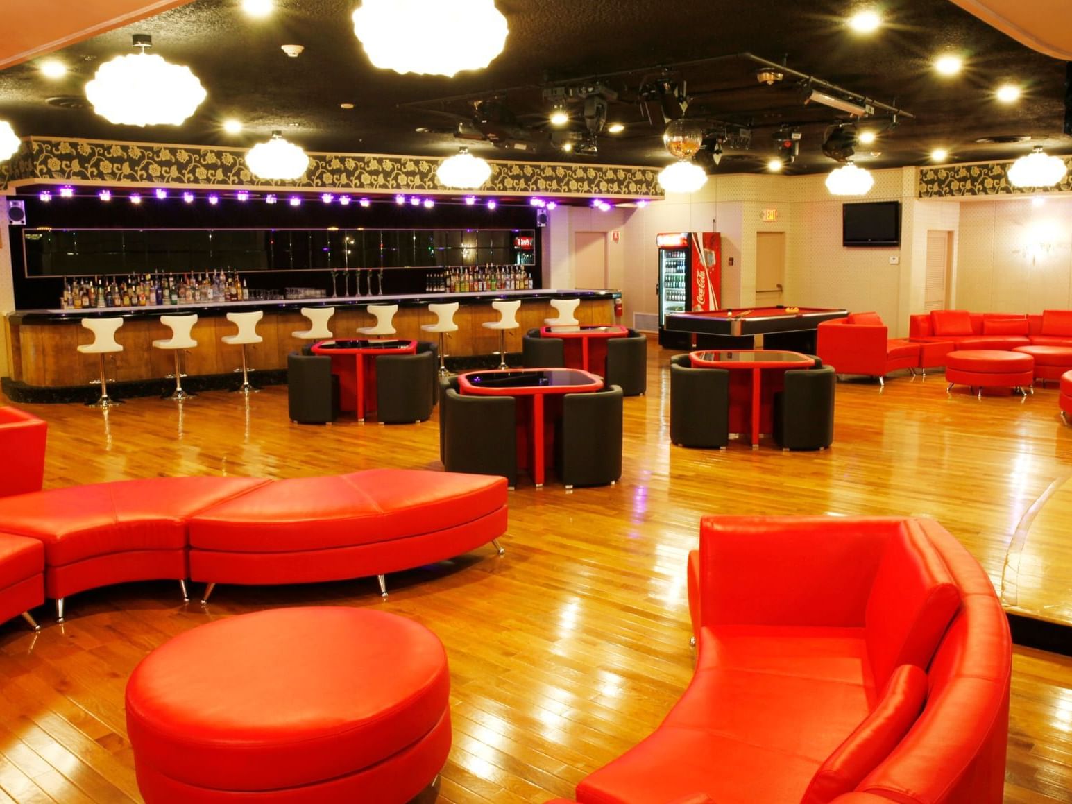 Lobby & lounge area of Zephhyr Lounge at Honor’s Haven