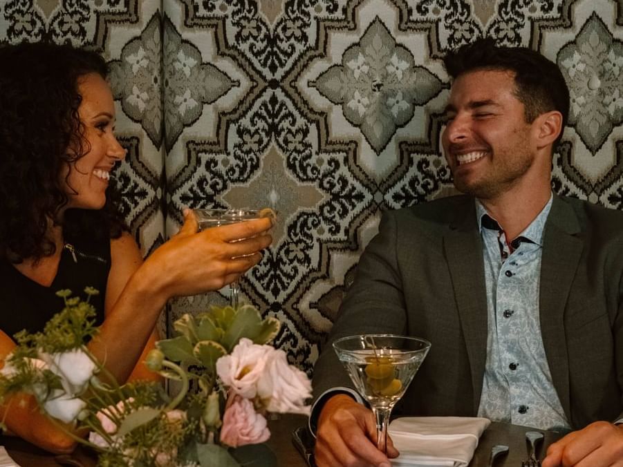 A couple enjoying drinks in Stirling Grill at Malcolm Hotel