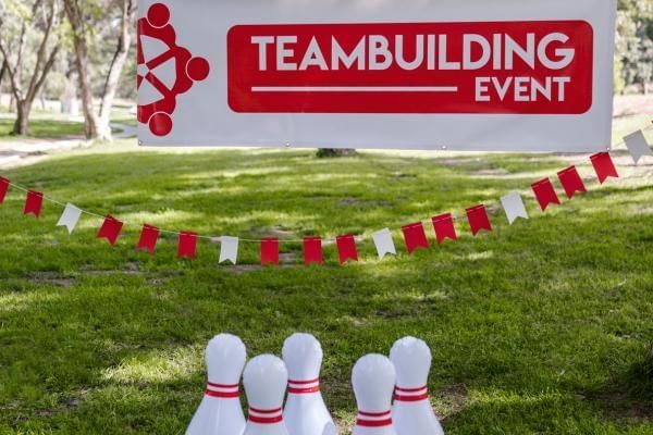 Team building bowling, a great idea to keep the team building activities varied