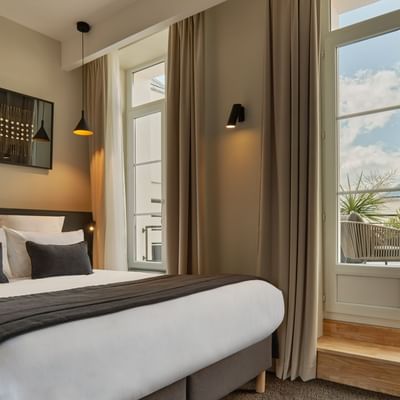 ROOFTOP ROOM