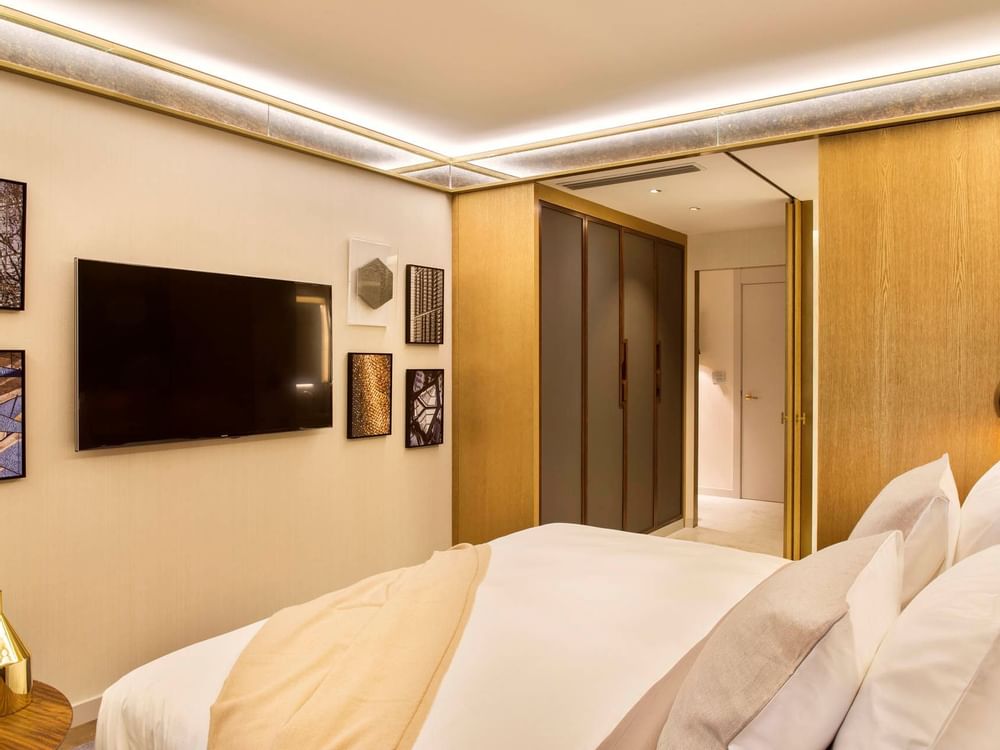 Habitación Gallery | Vista de la televisión en Almanac Group