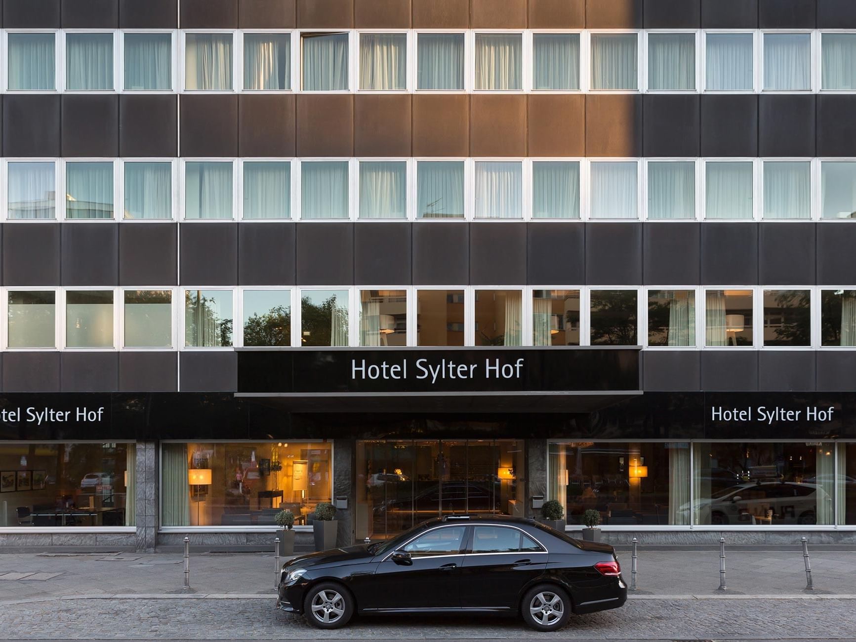 Elegant entrance to Hotel Sylter Hof Berlin with modern glass doors