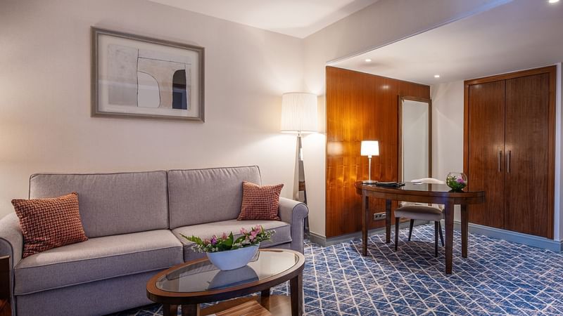 Living area with workspace in Junior suite at Warwick Brussels