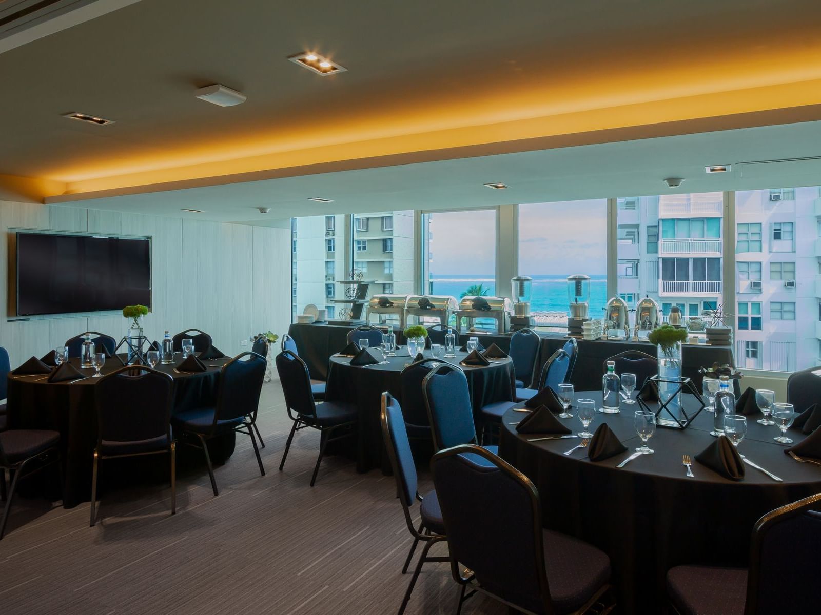 Tropimar Conference room with round tables and chairs