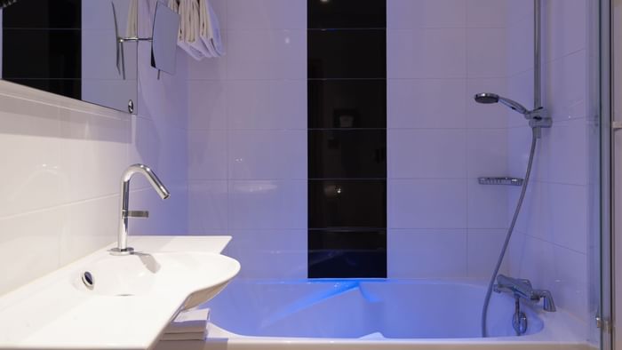 Bathroom interior in bedrooms at Hotel La Saulaie