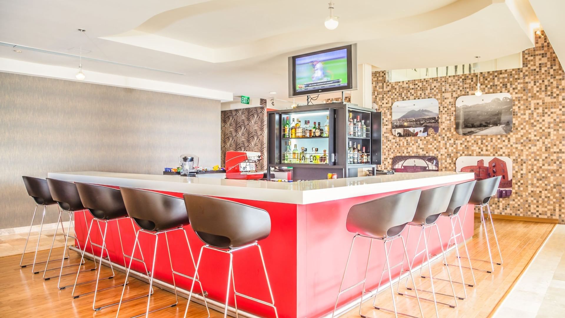 Bar counter in la Isla at Fiesta Inn Monterrey Fundidora