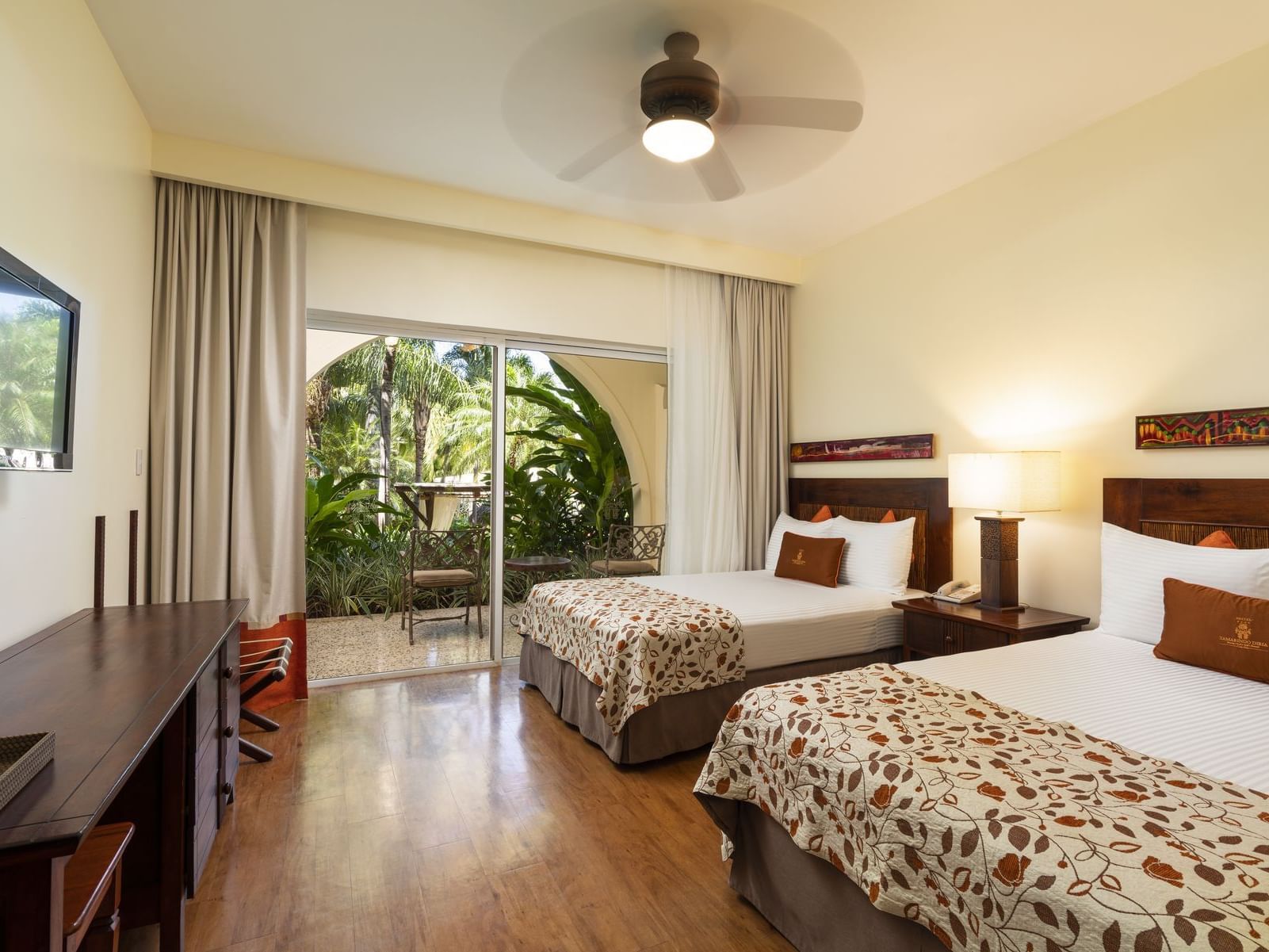 Habitación Tropicana con vista a la piscina en Tamarindo DIRIA Beach Resort