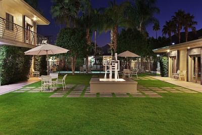 Outdoor Courtyard with dining setup at 7 Springs Inn & Suites