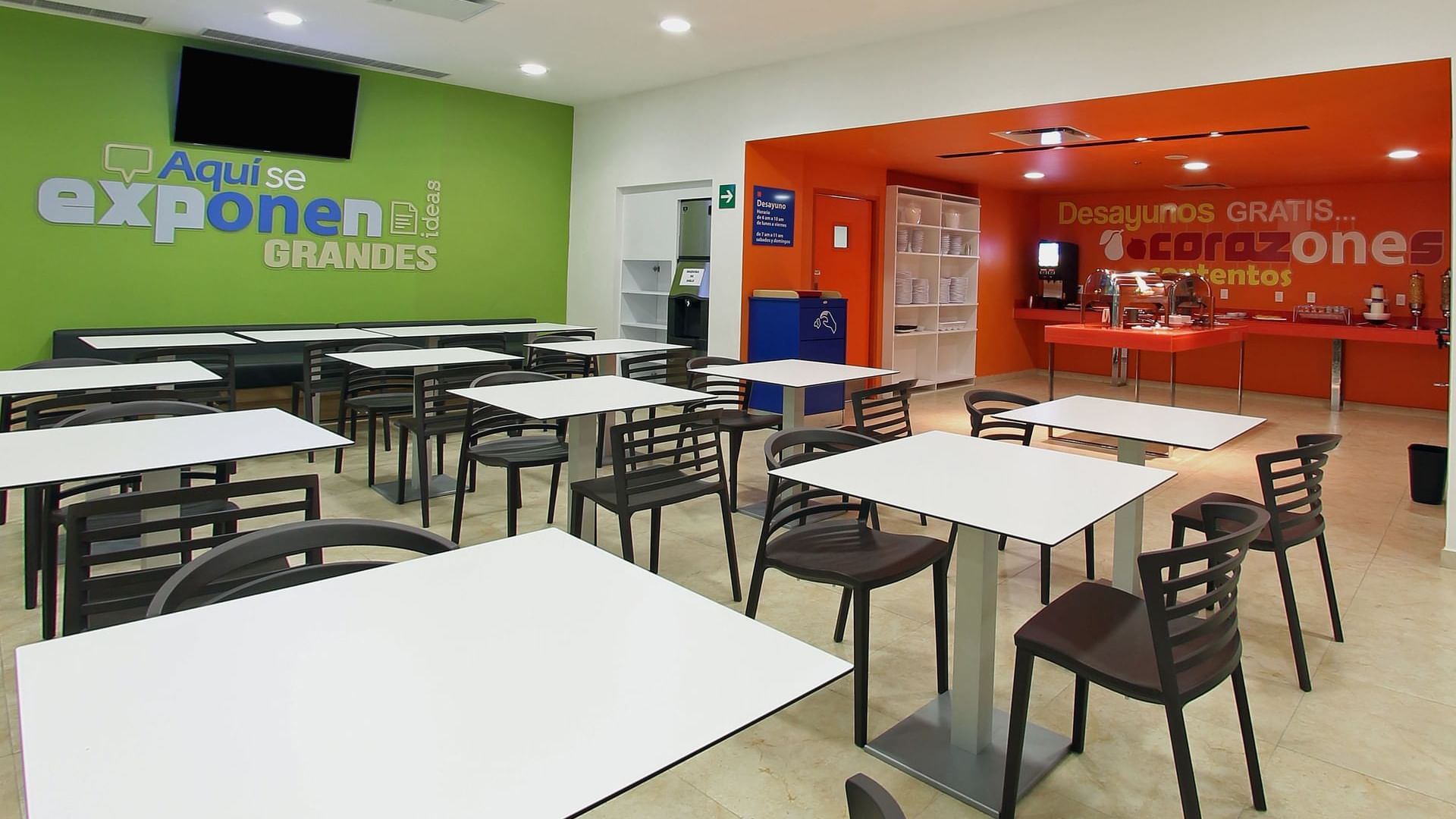 2-seater tables in a dining area at One Querétaro Centro Sur