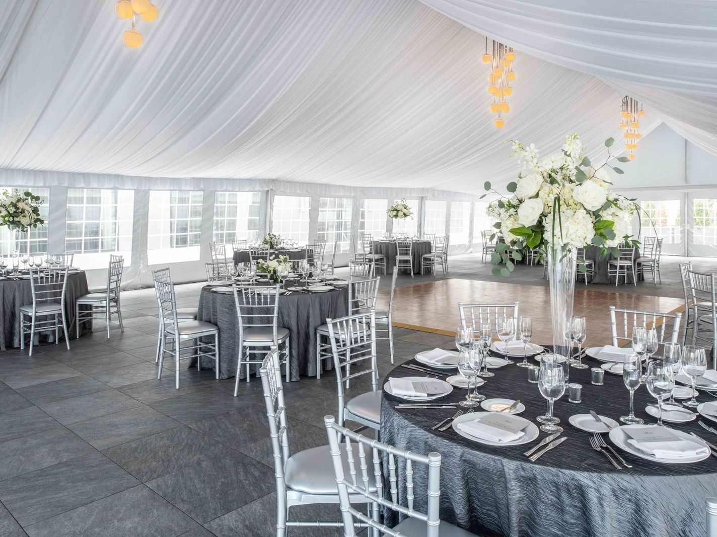 event venue for wedding with round tables