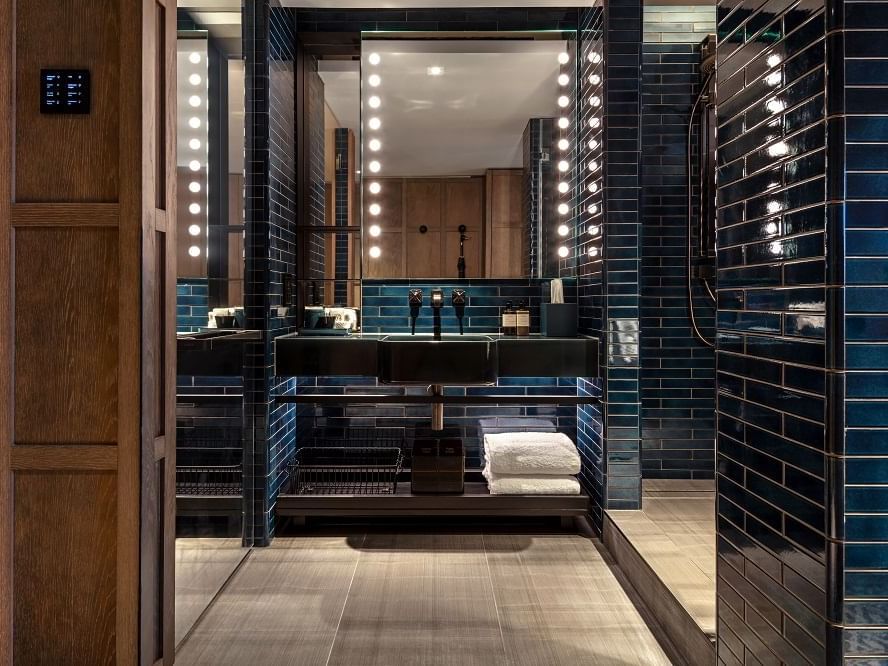 The Londoner Hotel - Bathroom 