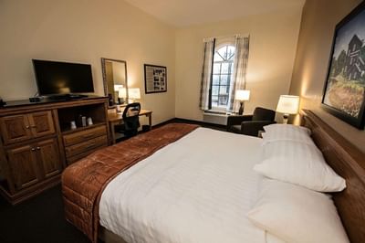 Bed view of Non-smoking King room at Marv Herzog Hotel