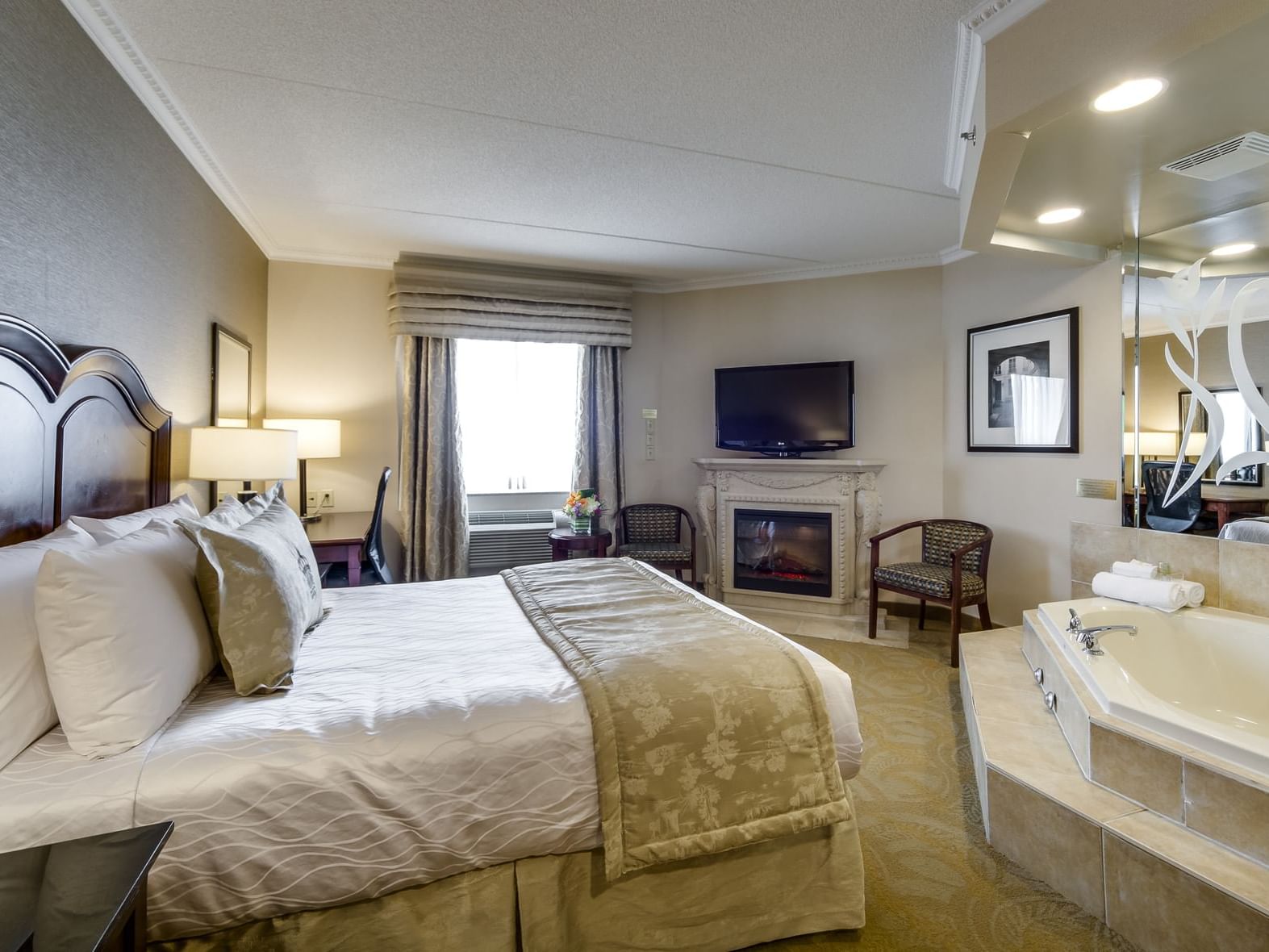 Queen Jacuzzi Suite - Markham