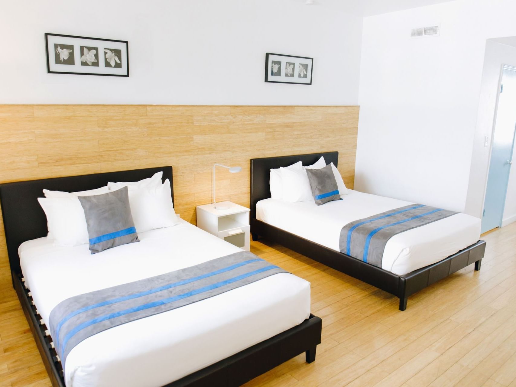 Twin beds in Standard Double Room at Aqua Hotel & Suites