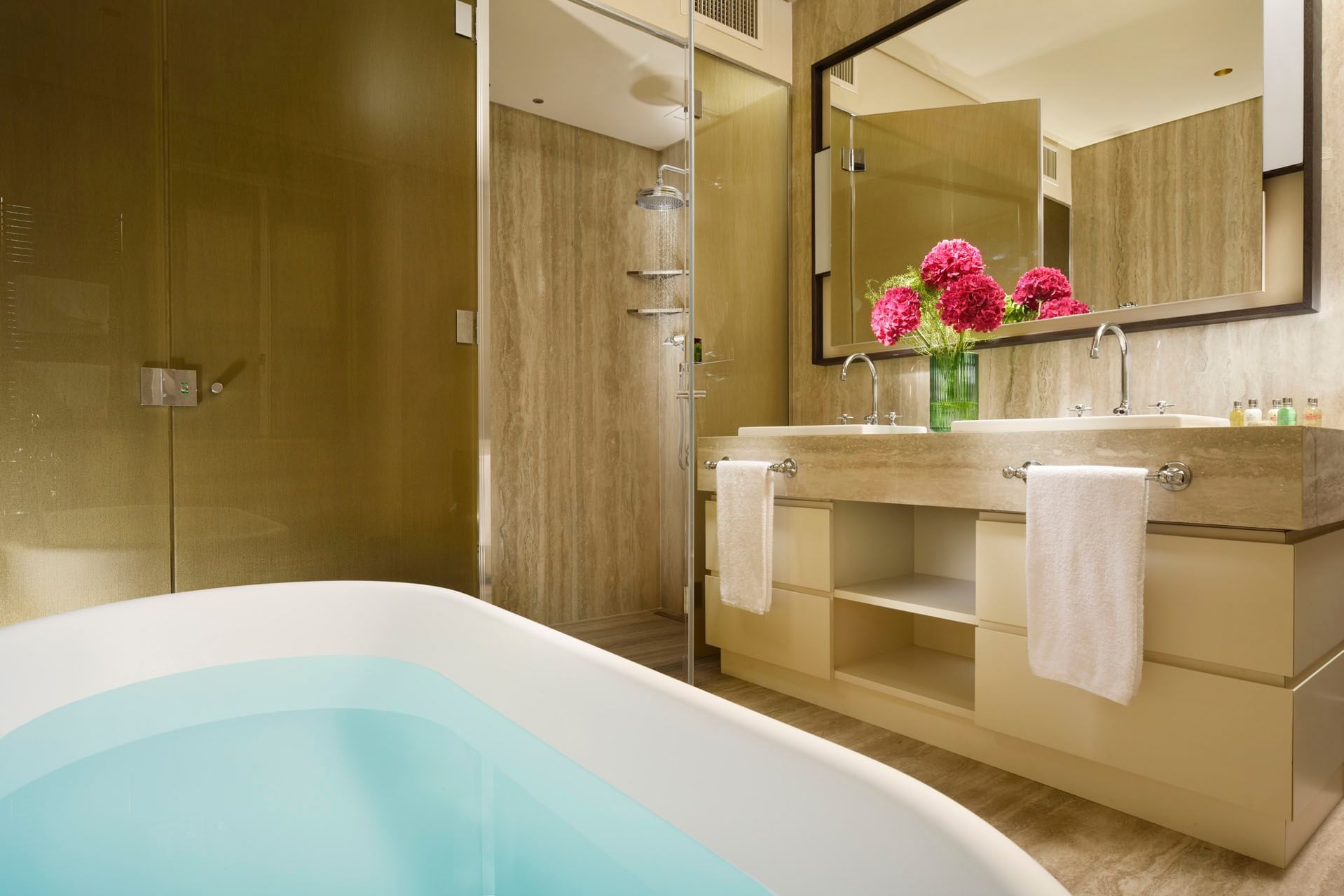 Close-up of a bathtub and vanity mirror in Garden Suite at Margutta 19