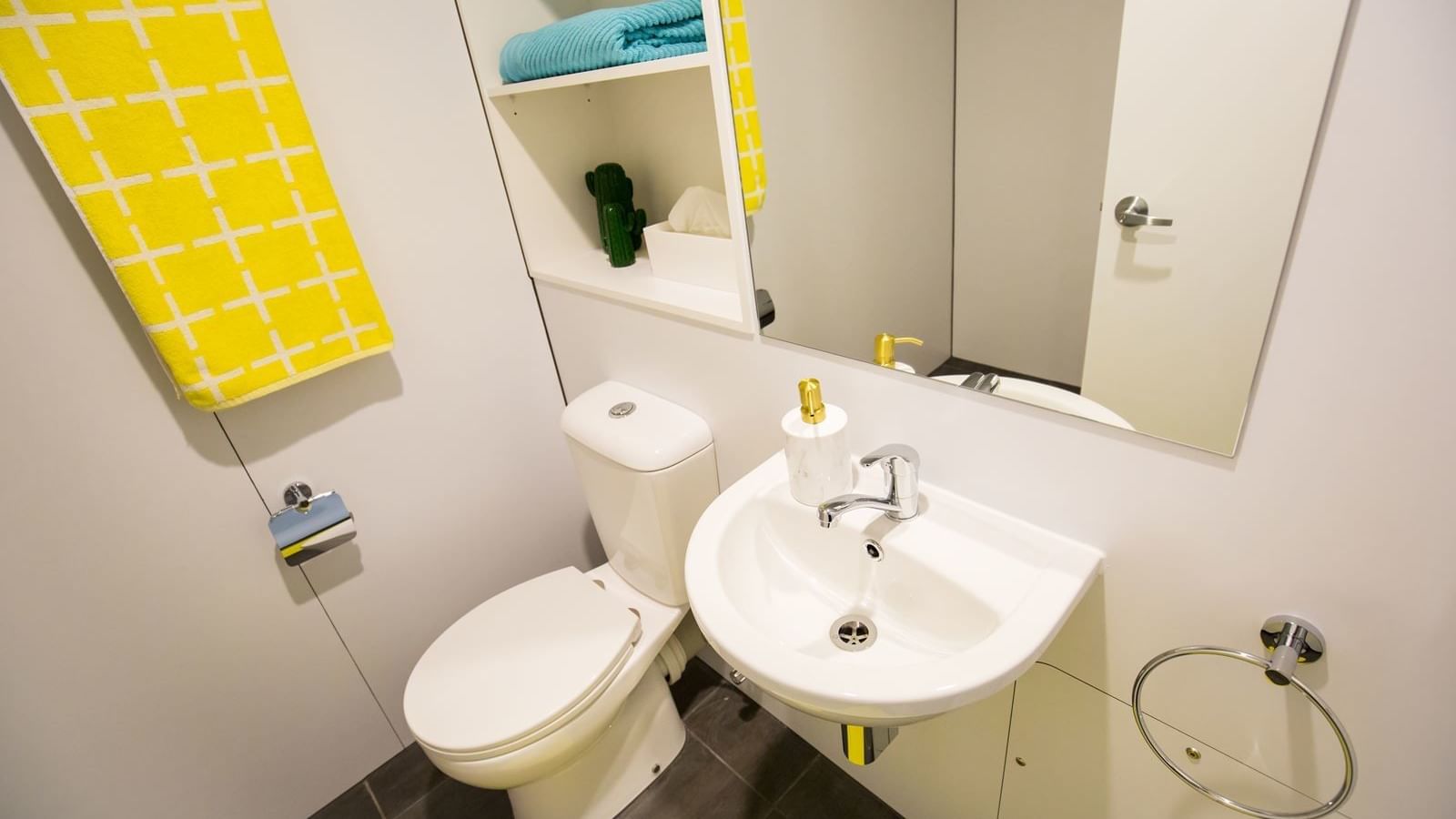 Park Central_Main Bathroom