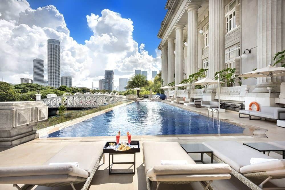 Outdoor lounge chairs with Infinity pool at Fullerton Singapore