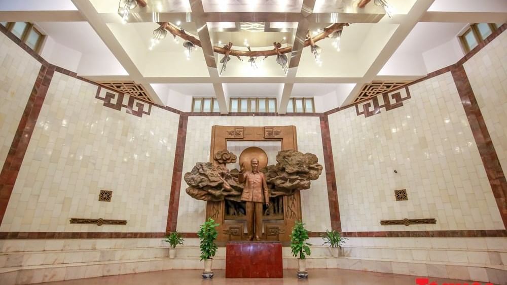 Statue in Ho Chi Minh Museum near Sunway Hotel Hanoi