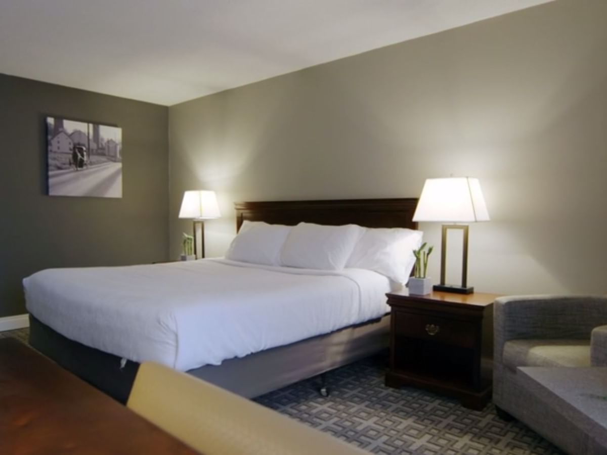 king traditional room at The Inn of Waterloo