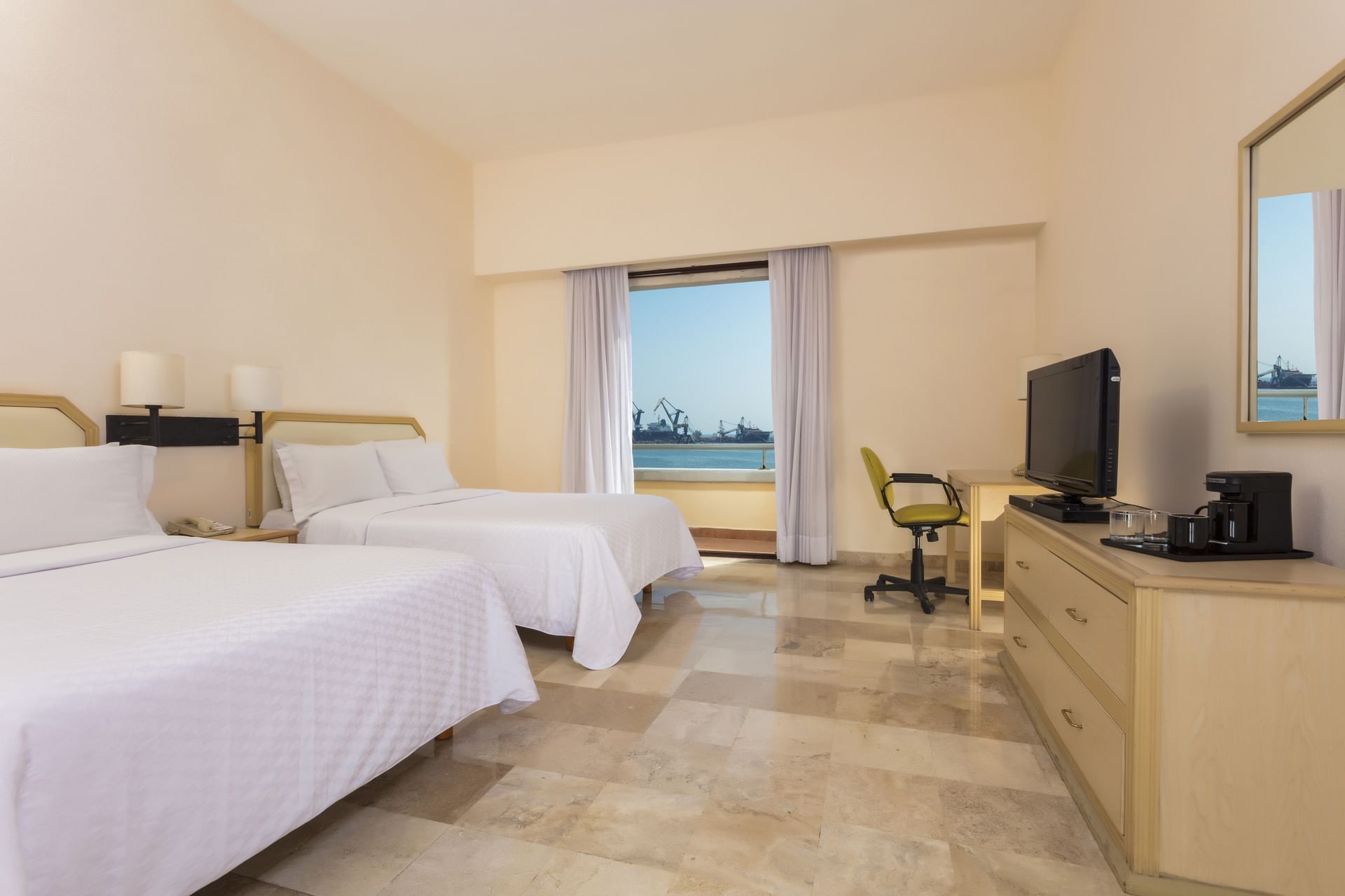 AMPLIAS HABITACIONES