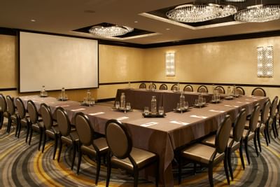 U-shaped meeting room