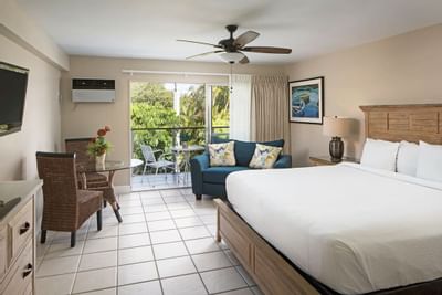 King bed with table and chairs 