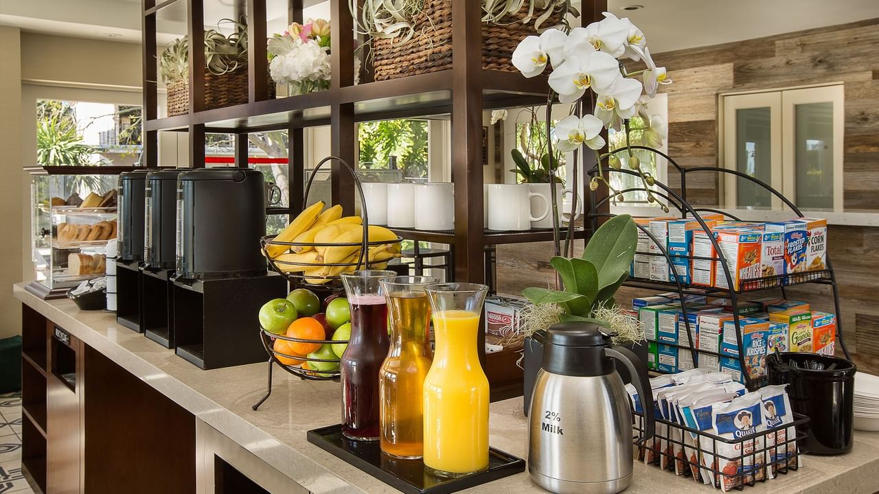 The West Beach Inn, a Coast Hotel - Continental Breakfast