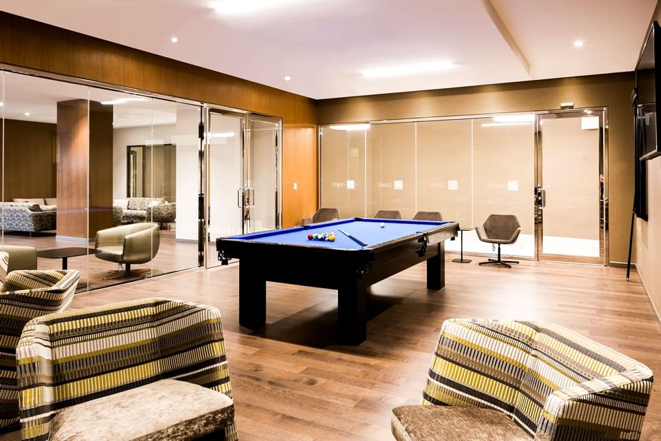 Lounge area with a pool table at ReStays Ottawa
