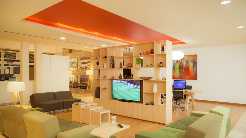 Interior living room at Fiesta Inn Monterrey Fundidora