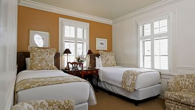 Standard Twin Room with two beds at Pine Inn
