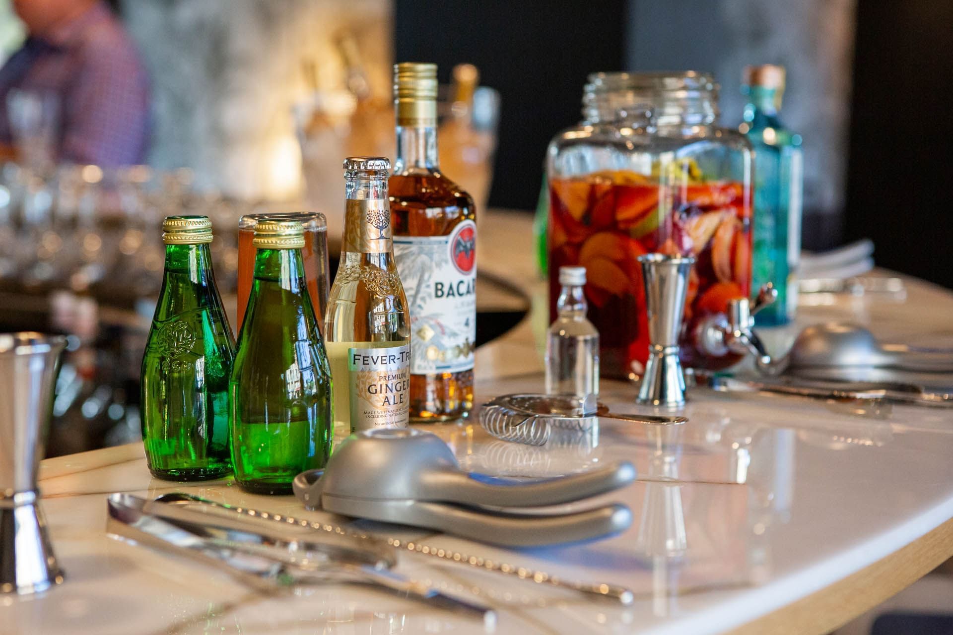 Gros plan sur les boissons alcoolisées à l'Oceania Paris Porte de Versailles