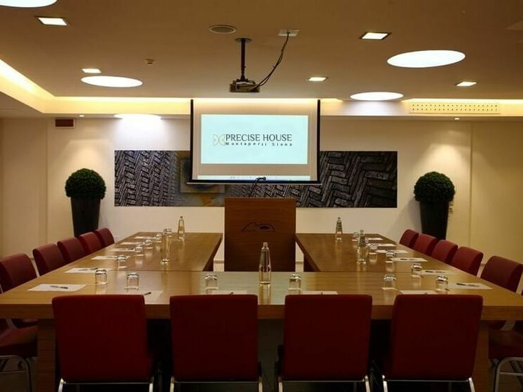 U-shape set-up in Guelfi Room at Precise House Montaperti Siena