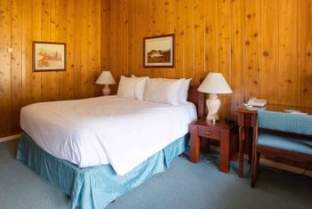 Juniper Standard 1 Queen with cozy bed at Fairmont Hot Springs Resort