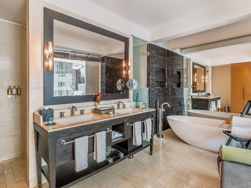 Bathtub & vanity mirror, Executive Suite, 1 King at Fiesta Americana Travelty
