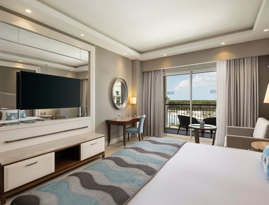 Antalya'da Titanic Deluxe Golf Belek Standard Oda balkon manzarası ile.