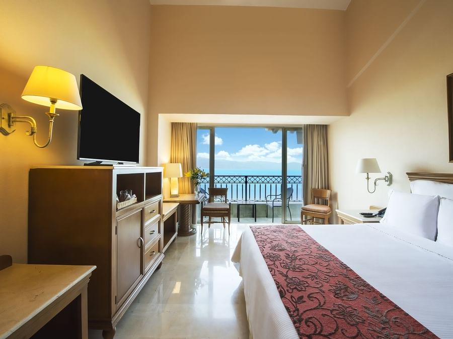 King bed, TV in Ocean view Family Room at Fiesta Americana