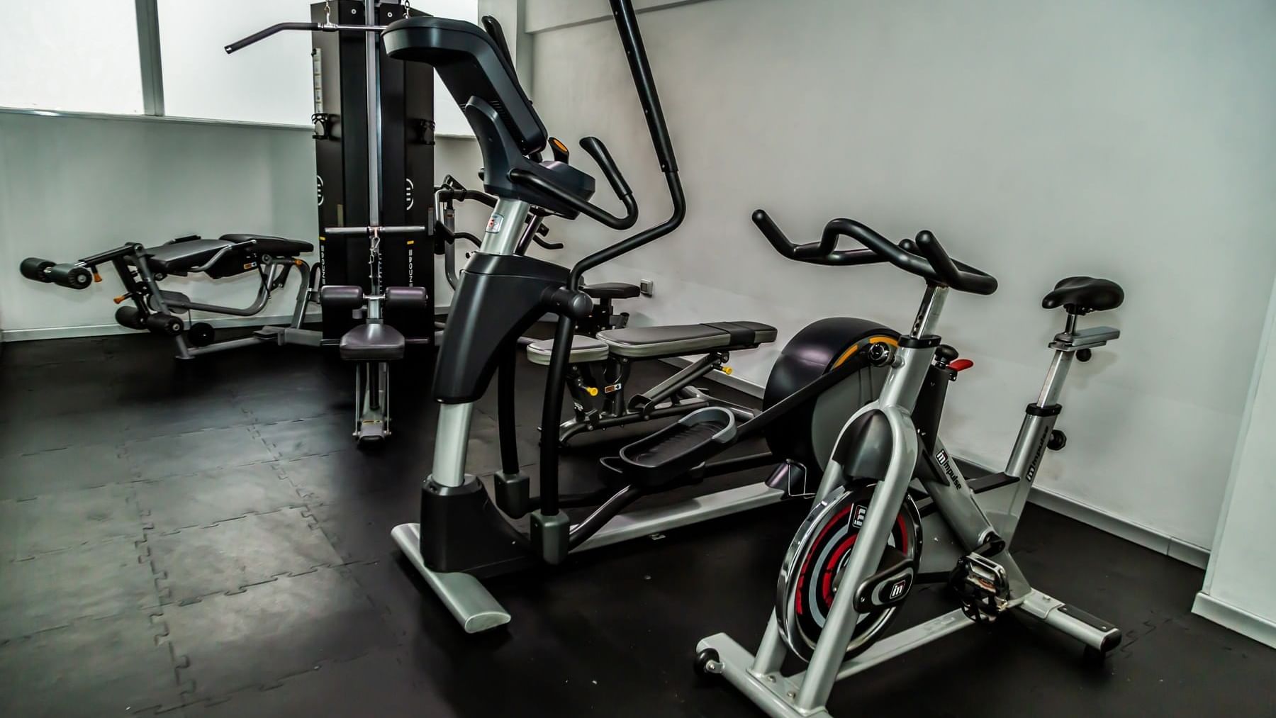 Stationary bikes & fitness training equipment in the Gym at Gamma Puebla Senorial Centro