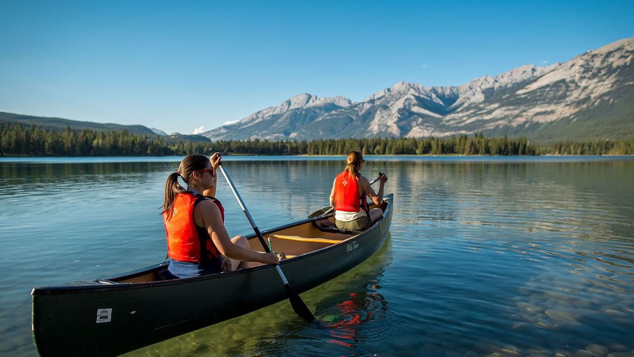 two people canoeing in Jasper National Park